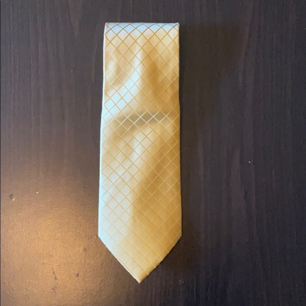 $10 Ties: Roundtree & Yorke Golden Tie